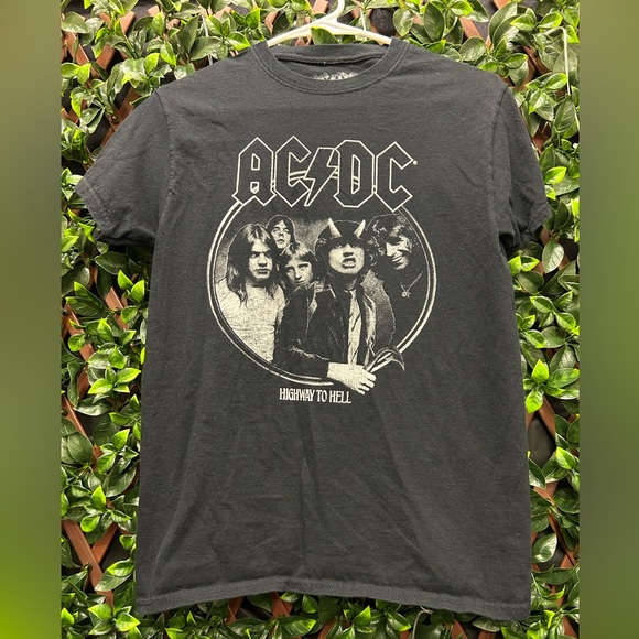 Tops - SOLD!! AC⚡️DC Highway to Hell Graphic Tee - Size S